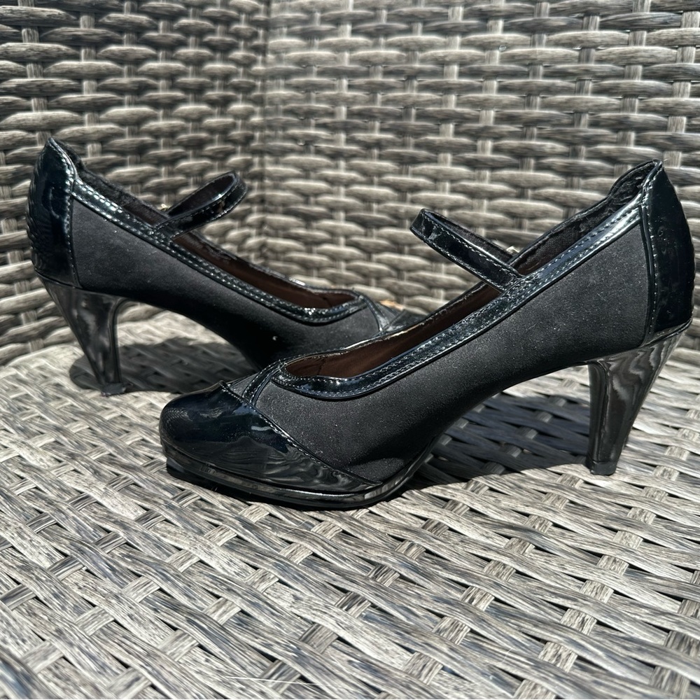 Dexflex comfort heels with straps
